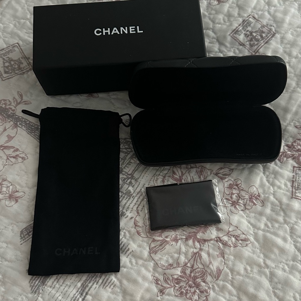 CHANEL Elegant Black Accessory Set